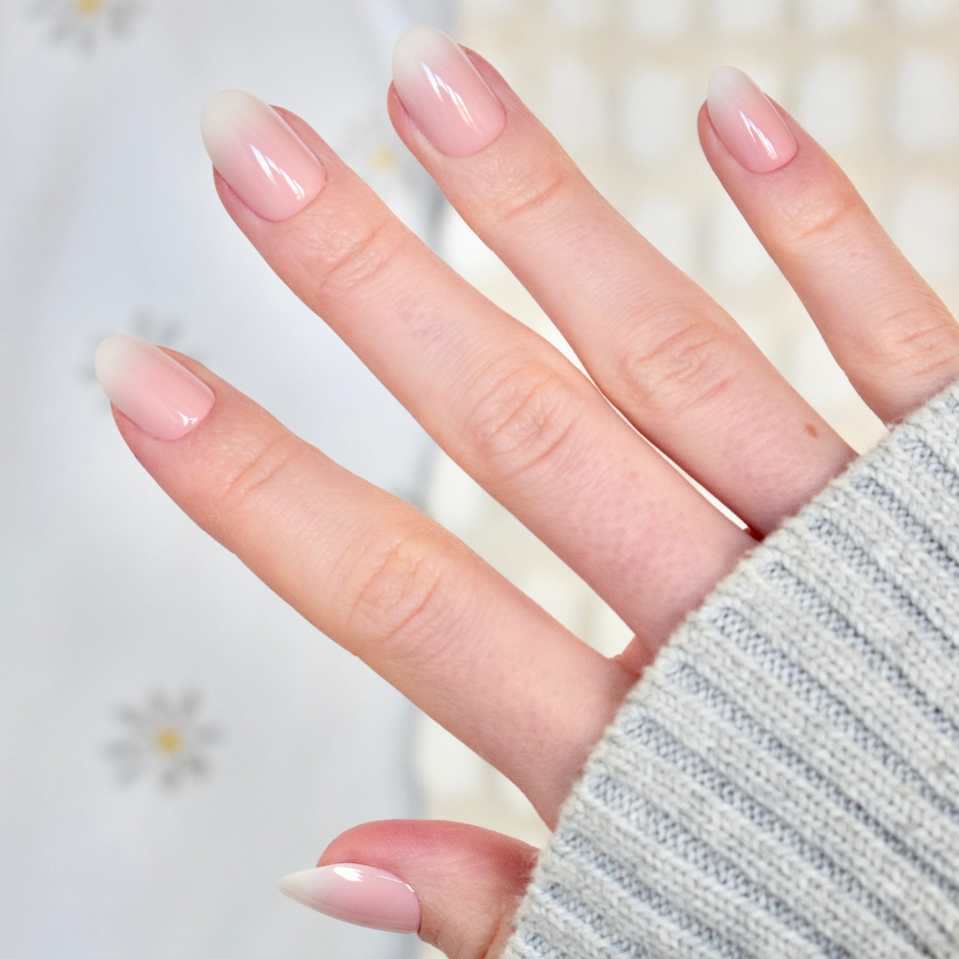 press-on nails artificial nails beauty false glasies gel oval ombre pink white 